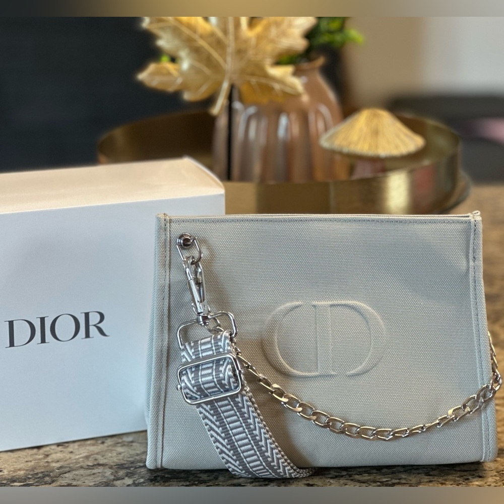 Dior Beauty Bag Gwp Gray in Color